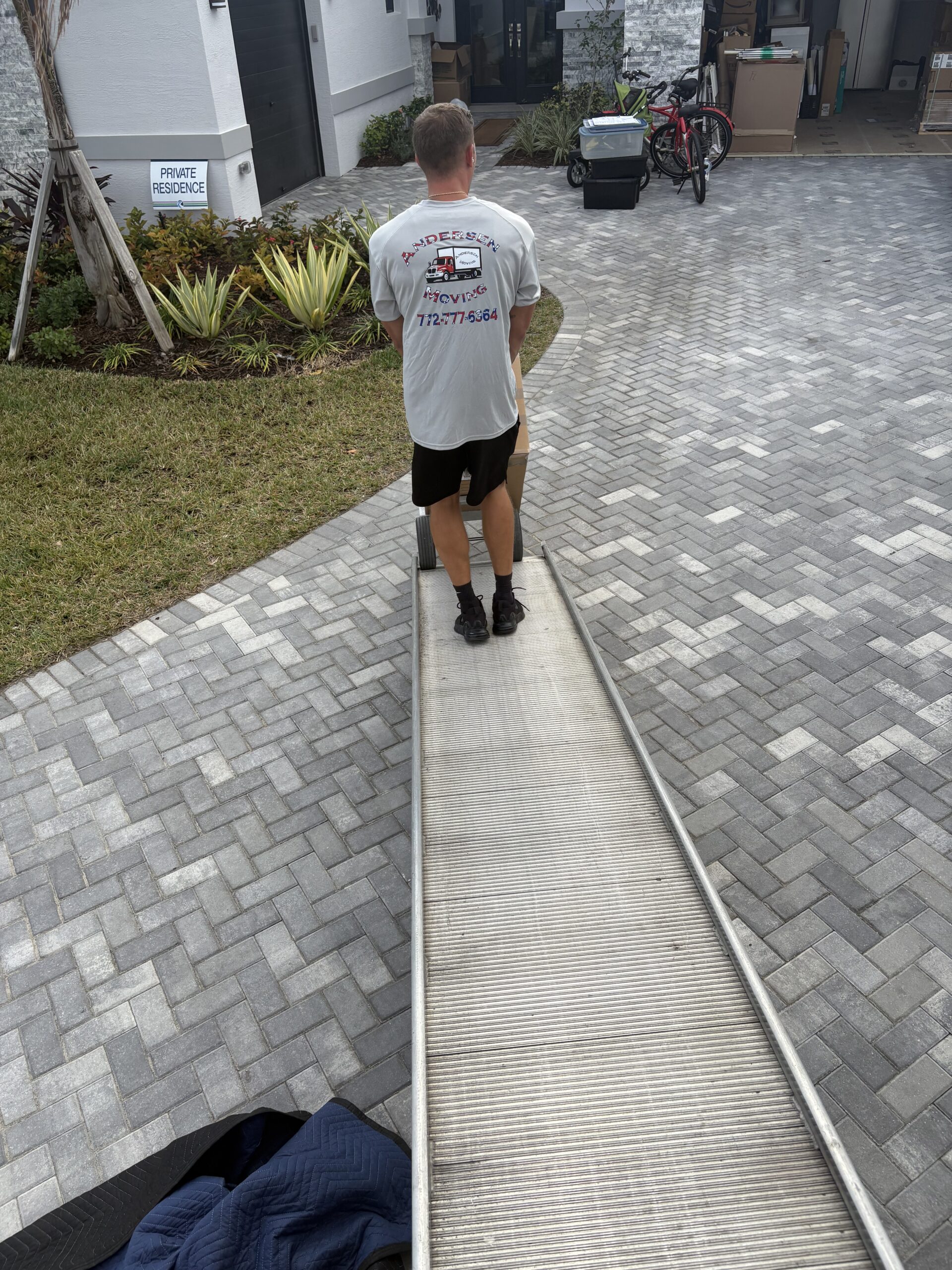 jensen beach movers hard at work